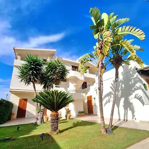 https://villa-fiori-beach.sicilyhotelsitaly.net